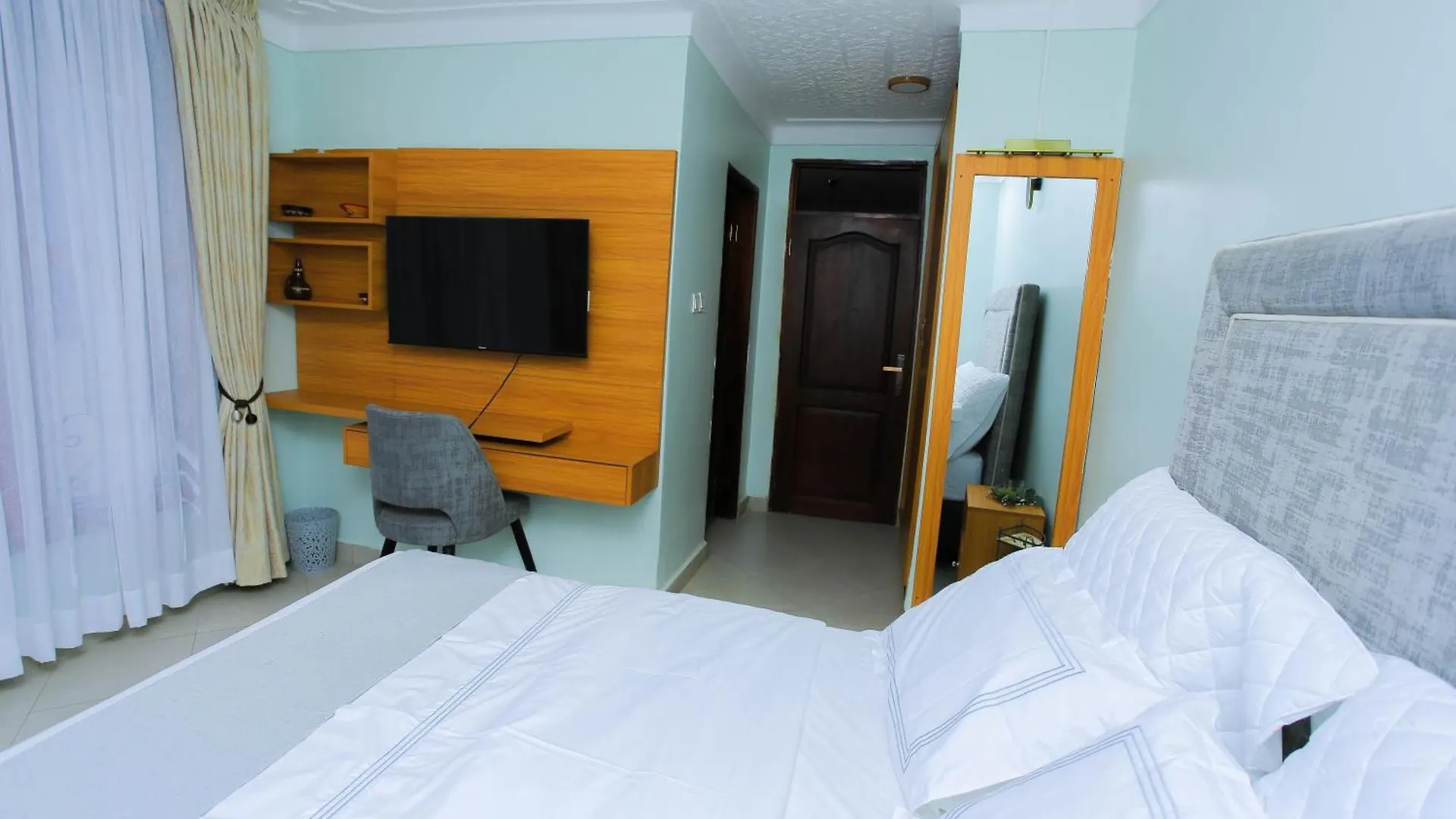 Le Bungalow Juane Кампала Вилла