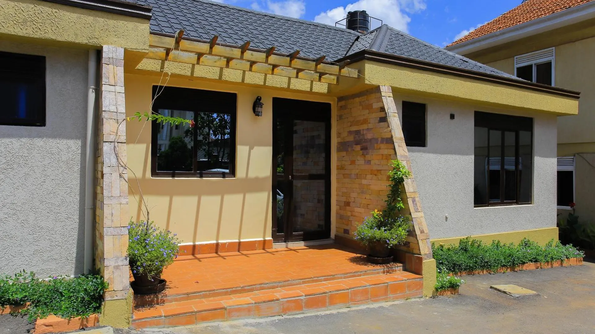 Le Bungalow Juane Кампала